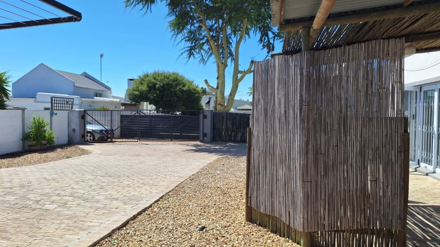 4 Bedroom Property for Sale in Velddrif Western Cape